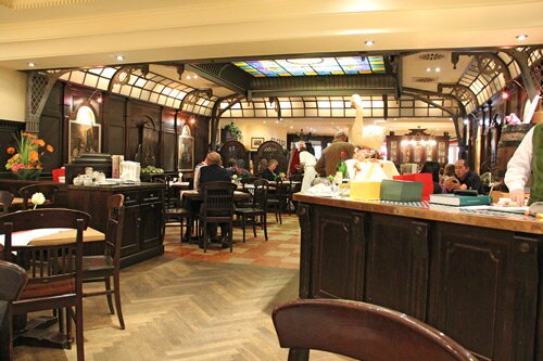 Внутри ресторана Paulaner im Tal