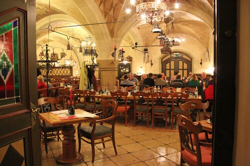 Ресторан Ratskeller на Мариенплац в Мюнхене