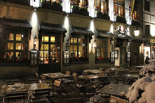 Вход в ресторан Spatenhaus